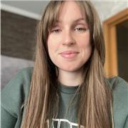 Soy estudiante de administración jurídica con un nivel de inglés de C2 de Cambdridge. Tengo experiencia impartiendo inglés a todas las edades y niveles, especialmente a los niveles principiantes